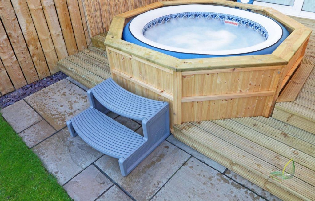 Inflable hot tub with water jet 1