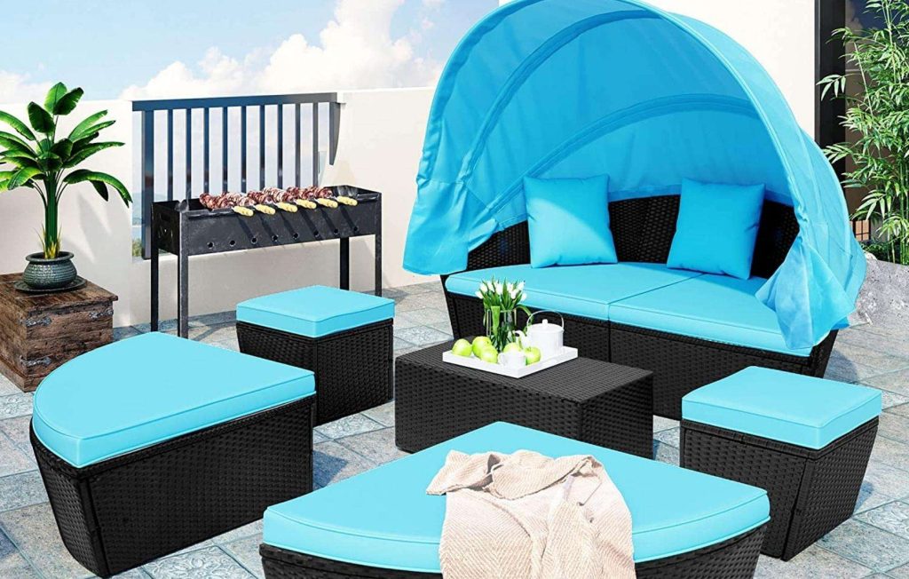 Outdoor daybed open